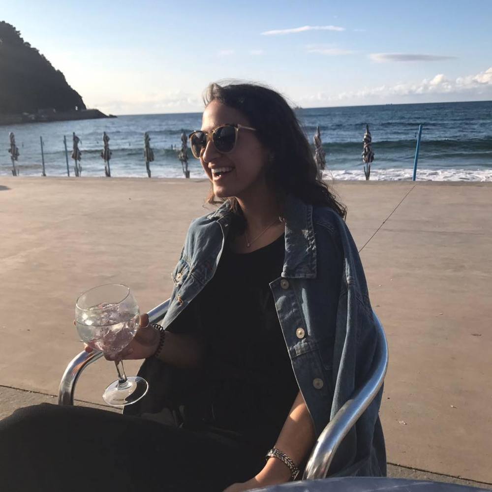 Meet your Posher, Theoni